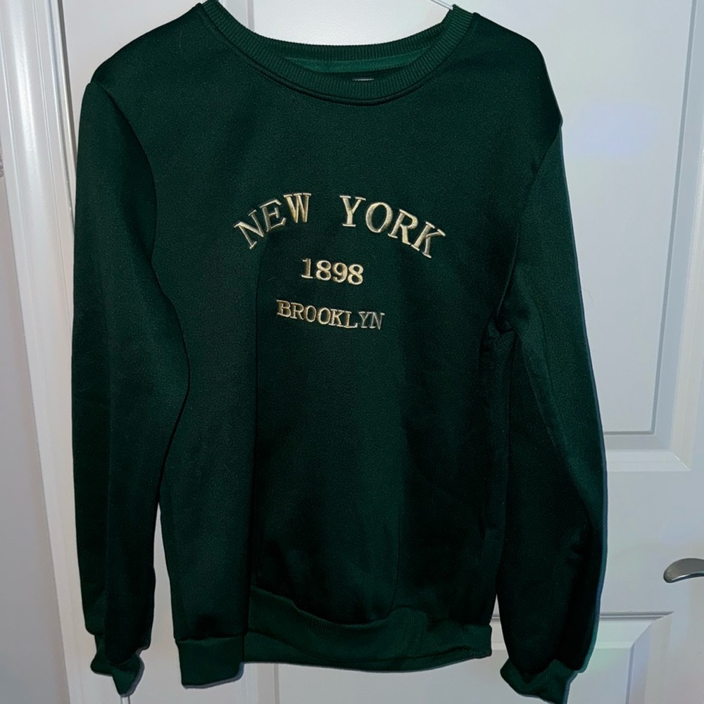 SHEIN LUNE Letter Graphic Thermal Lined Sweatshirt